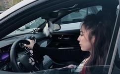 被俩个黑人前后破苞的女人